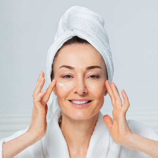 Set – Nourishing body cream with colostrum + refill (150 ml + 500 ml)